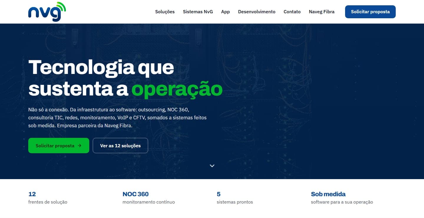Abertura do site da NvG Solutions: faixa azul-marinho com a manchete "Tecnologia que sustenta a operação" e os botões de proposta e de soluções